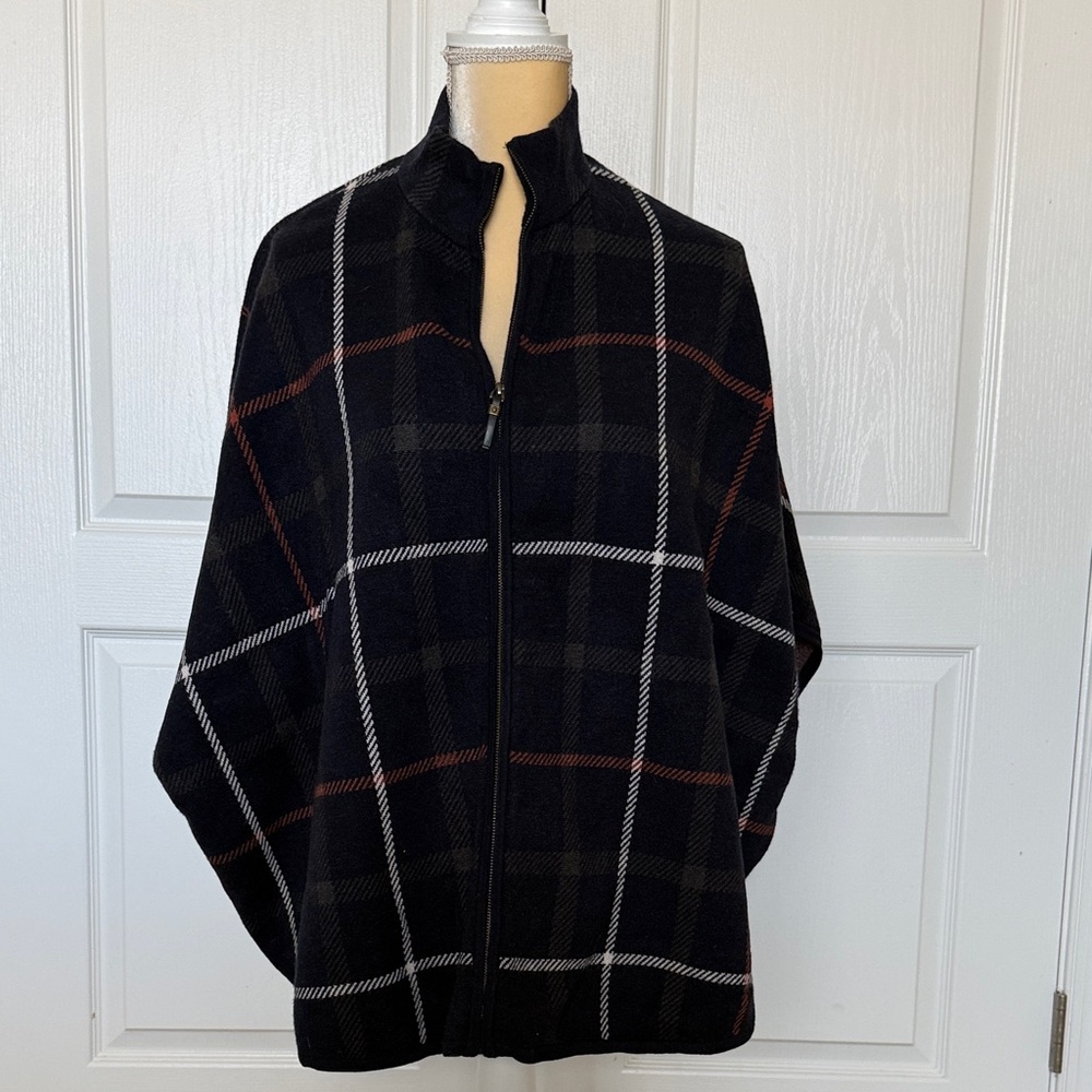 Tahari Women’s zip front cape